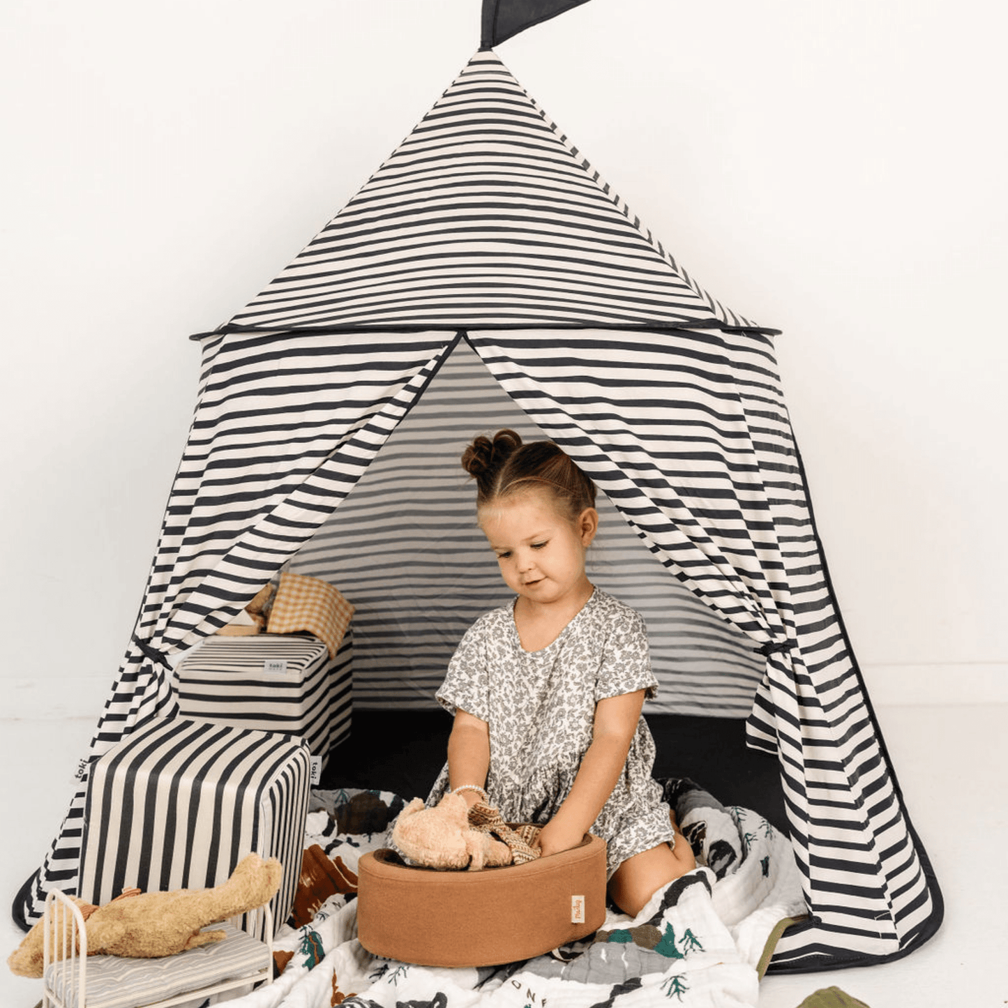 Bold Stripe Play Tent Play Tent Toki Mats