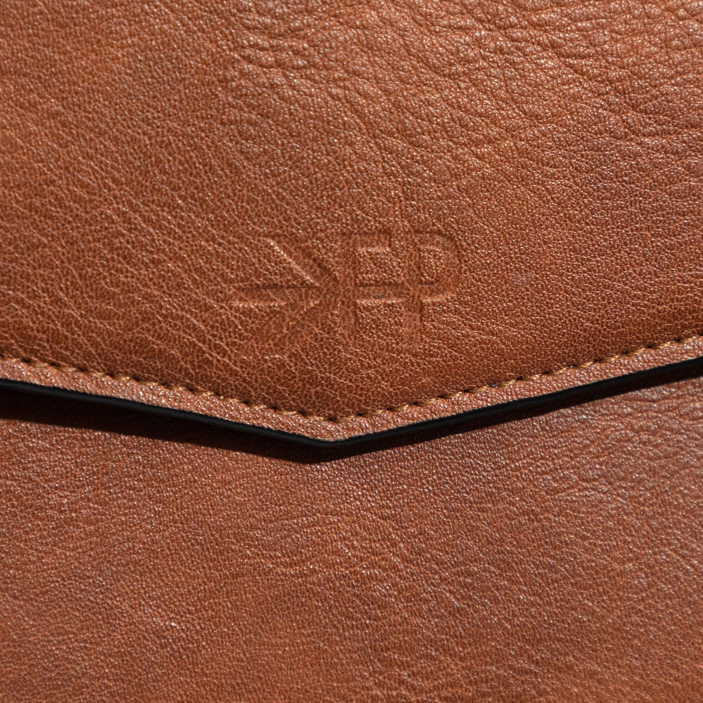 Amber Cambridge Messenger Bag | Pre-Order Cambridge Messenger Bag Diaper Bag