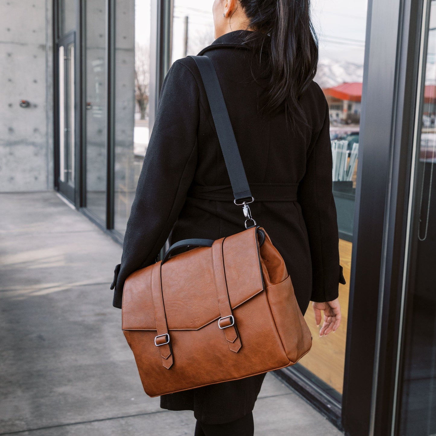 Amber Cambridge Messenger Bag | Pre-Order Cambridge Messenger Bag Diaper Bag