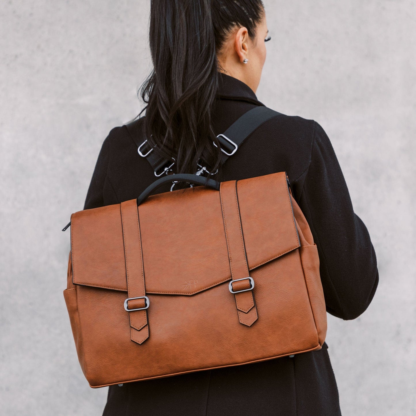 Amber Cambridge Messenger Bag | Pre-Order Cambridge Messenger Bag Diaper Bag