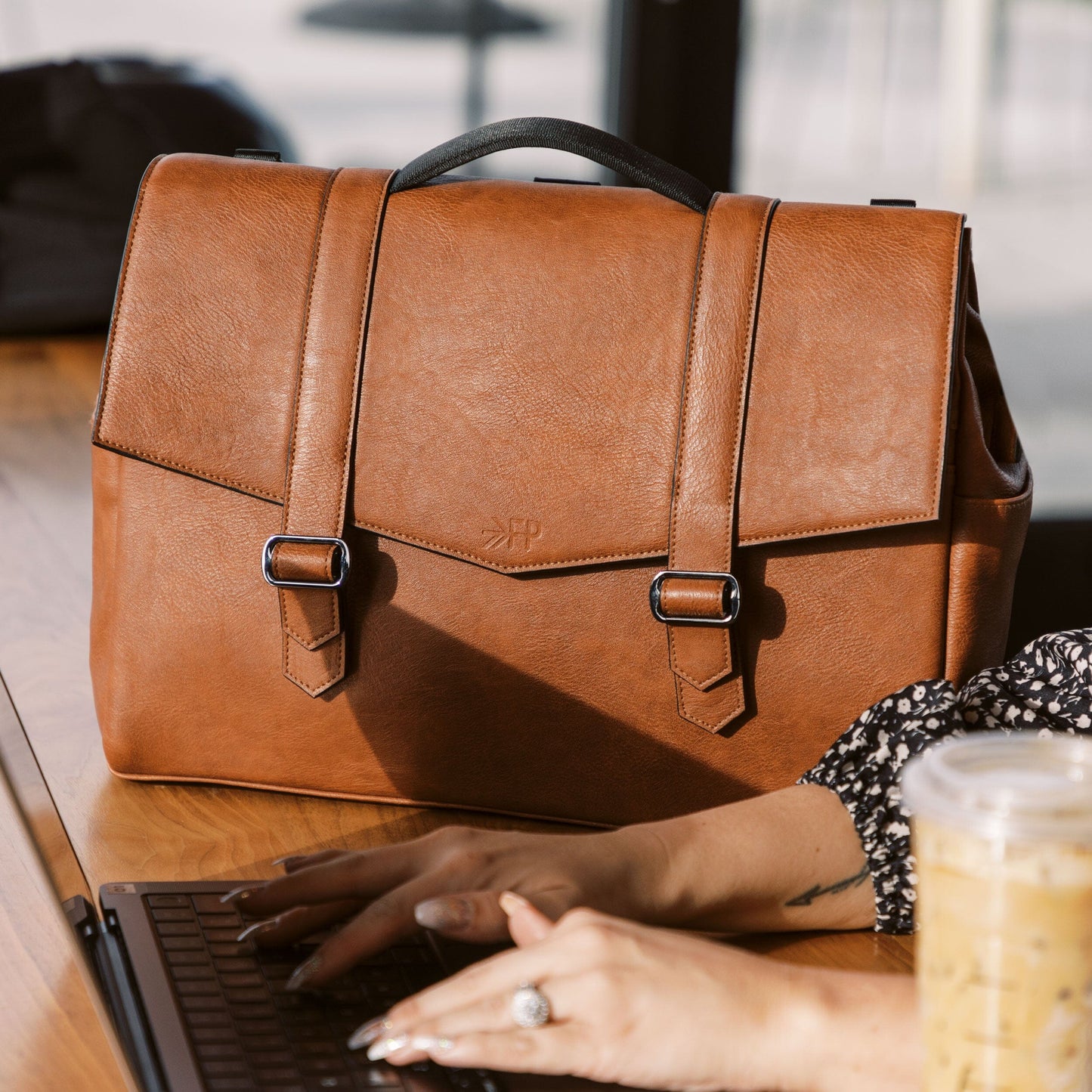 Amber Cambridge Messenger Bag | Pre-Order Cambridge Messenger Bag Diaper Bag