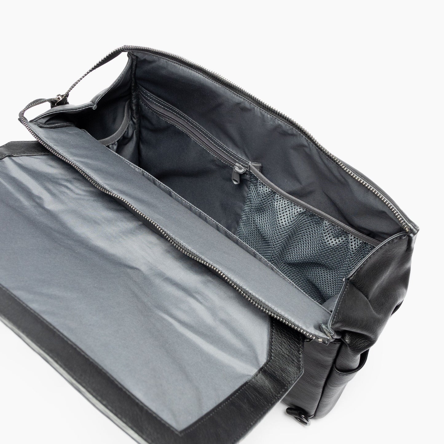 Onyx Cambridge Messenger Bag | Pre-Order Cambridge Messenger Bag Diaper Bag