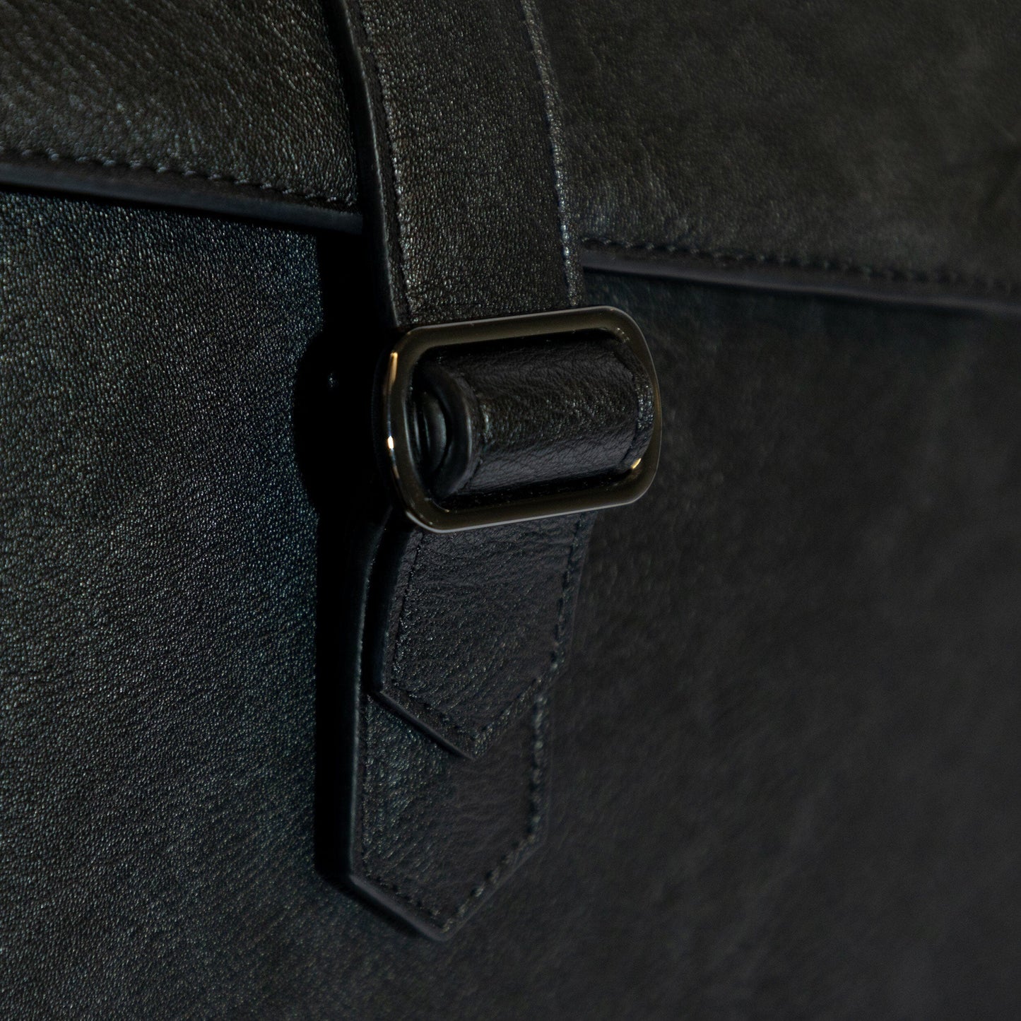 Onyx Cambridge Messenger Bag | Pre-Order Cambridge Messenger Bag Diaper Bag