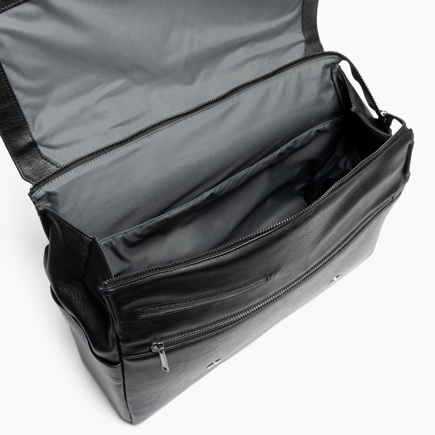 Onyx Cambridge Messenger Bag | Pre-Order Cambridge Messenger Bag Diaper Bag
