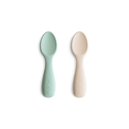 Silicone Toddler Starter Spoons 2-Pack silicone tableware Mushie Cambridge Blue/Shifting Sand 