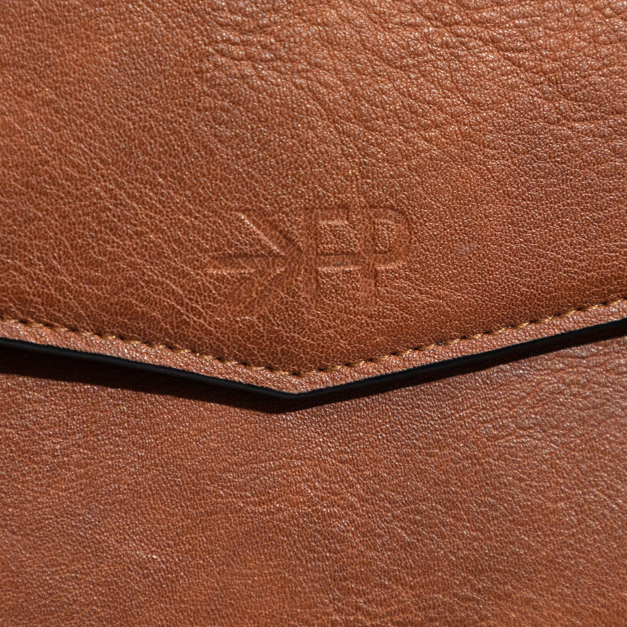 Amber Cambridge Messenger Bag | Pre-Order Cambridge Messenger Bag Diaper Bag 