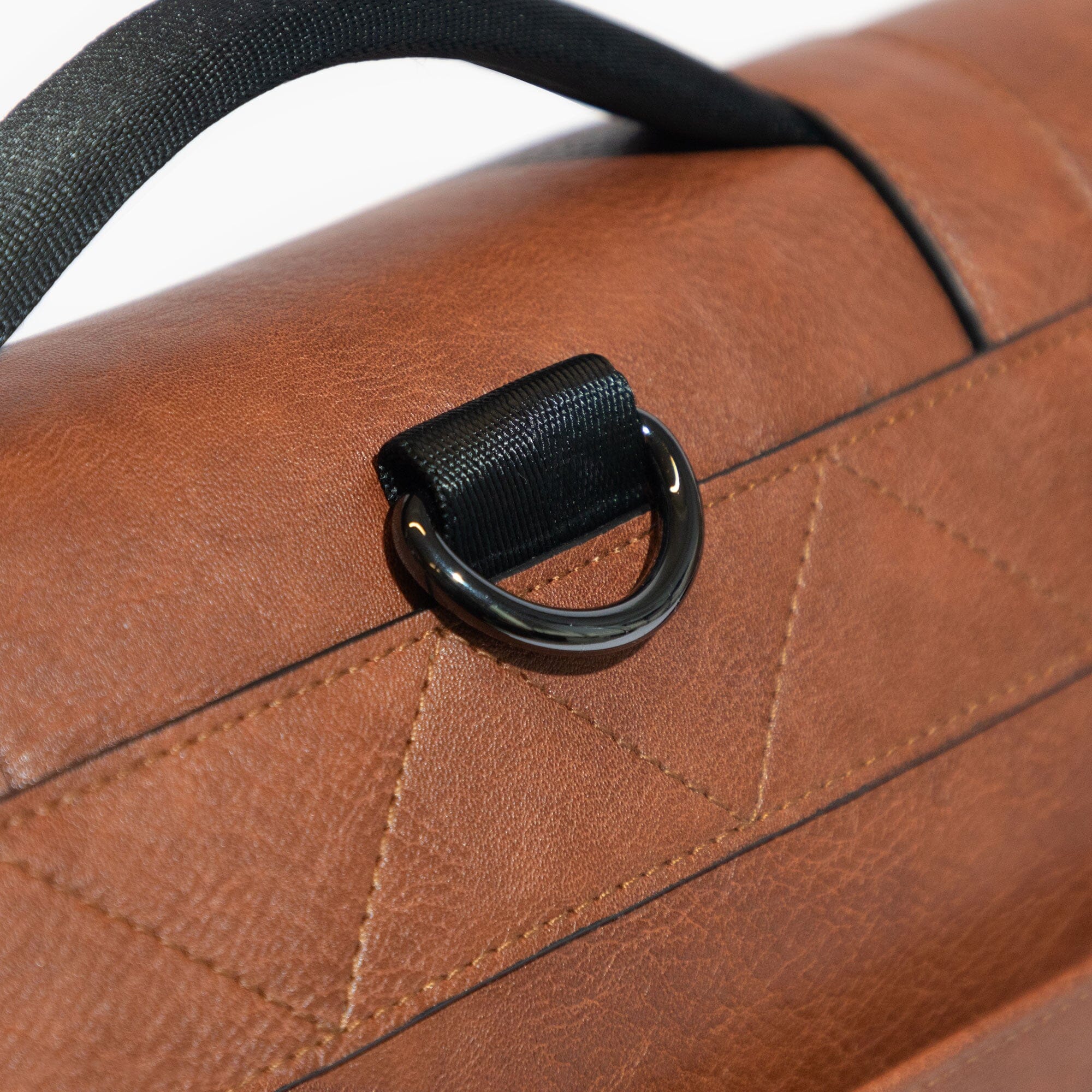 Amber Cambridge Messenger Bag | Pre-Order Cambridge Messenger Bag Diaper Bag 
