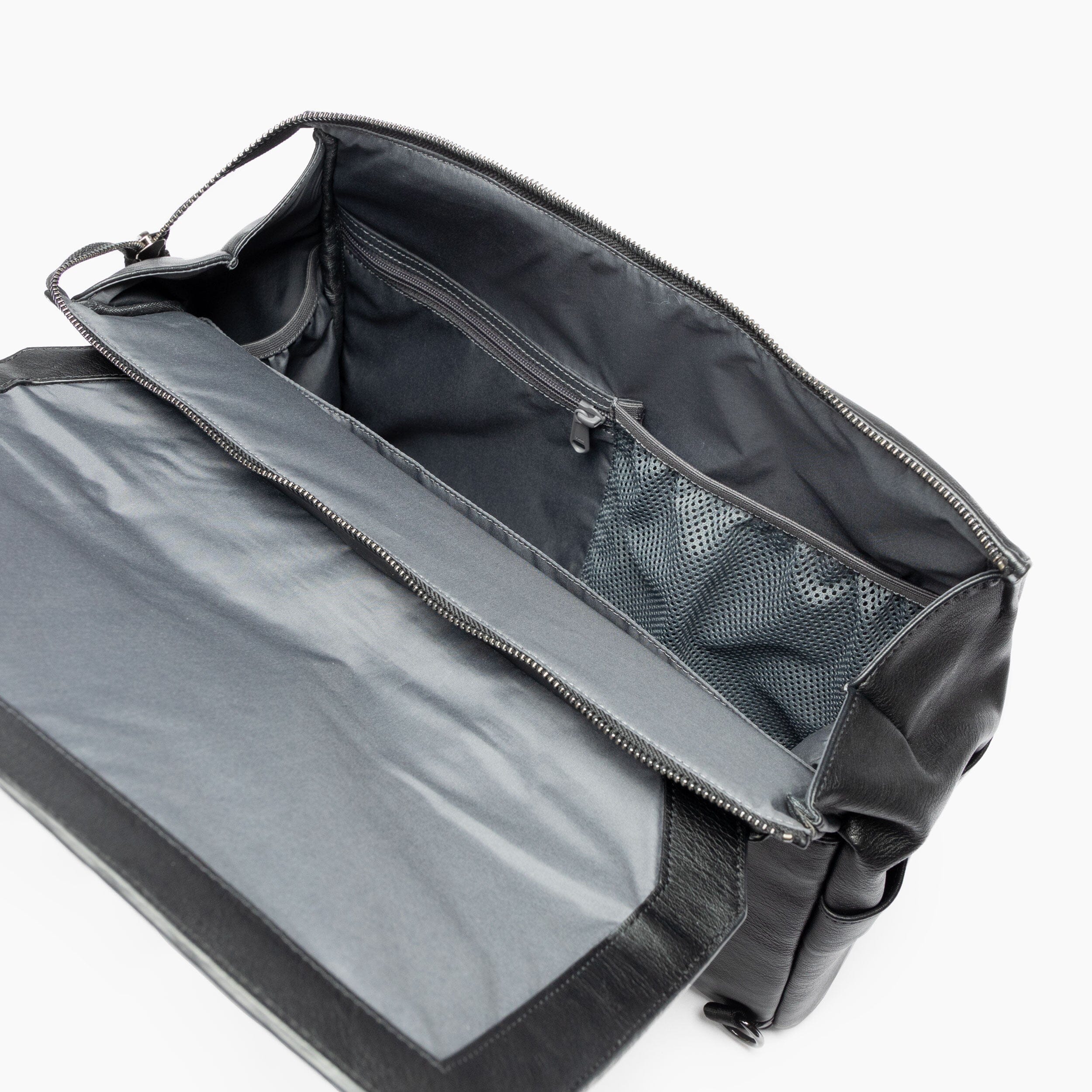 Onyx Cambridge Messenger Bag | Pre-Order Cambridge Messenger Bag Diaper Bag 