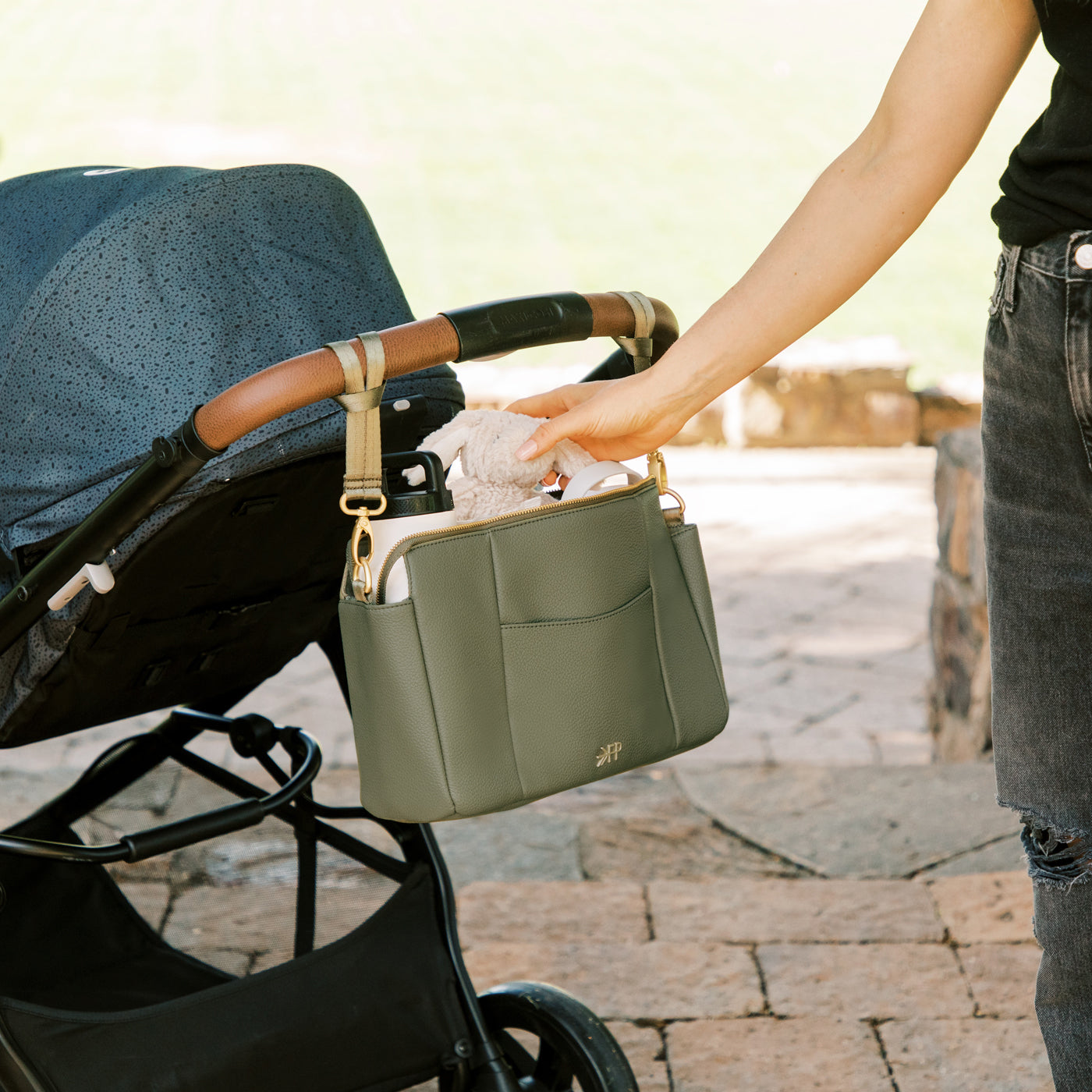 Baby stroller outlet pouch