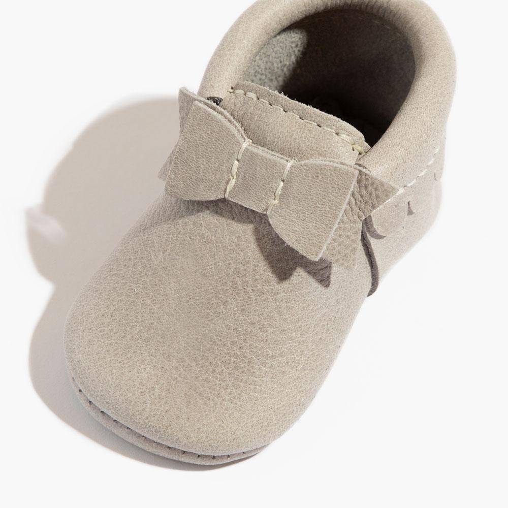 Bow moccasins baby on sale