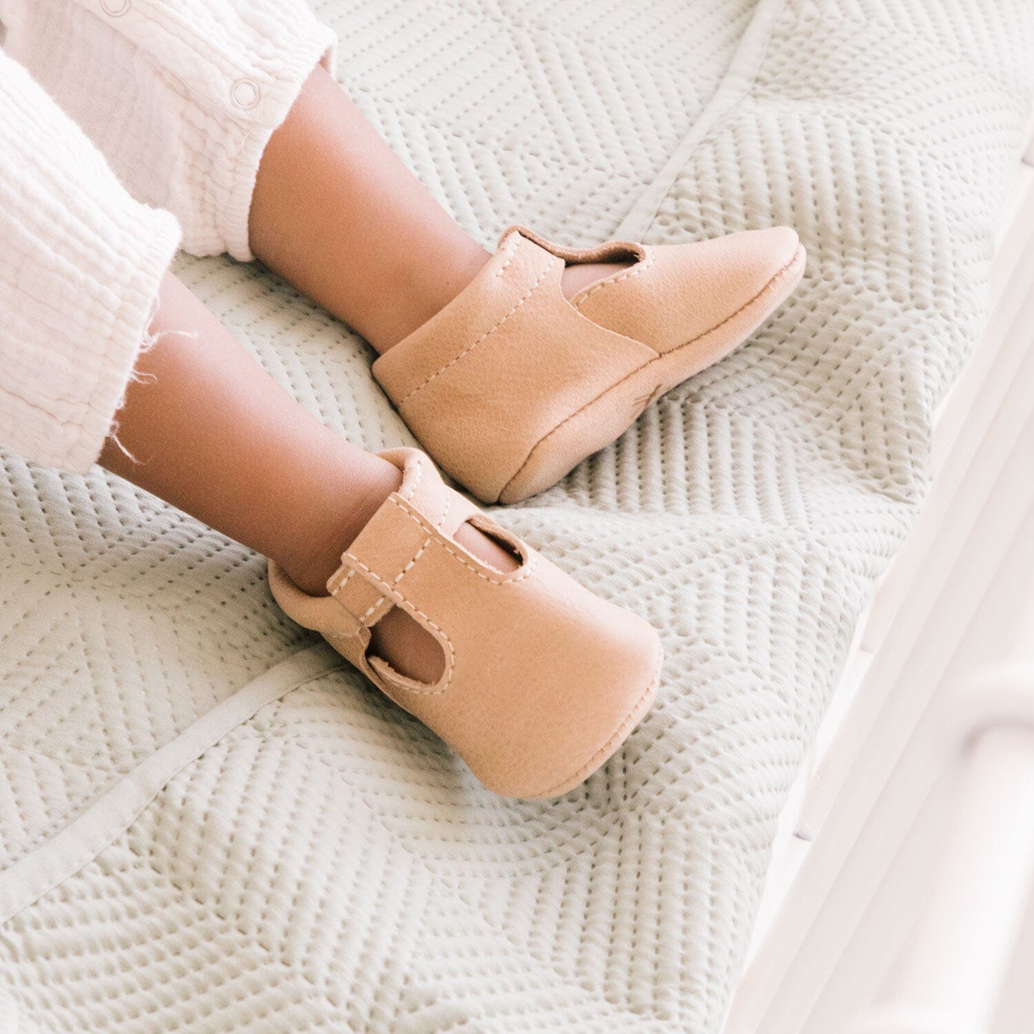 Weathered Brown T-Bar T-Bar Soft Sole 